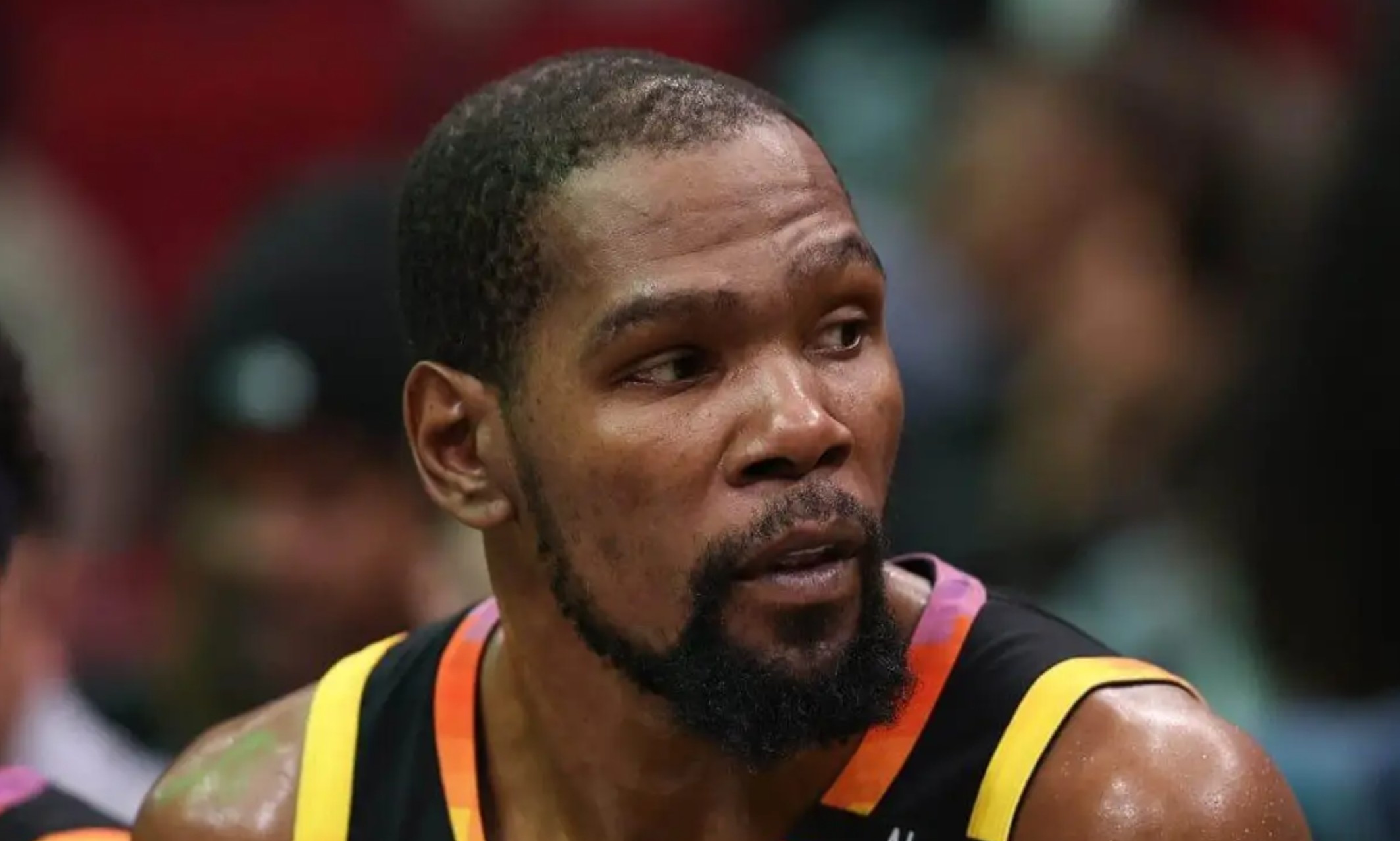 关于比赛规则变更引发热议！，杜兰特在巴黎圣日耳曼比赛中表现优异全场沸腾不已的信息